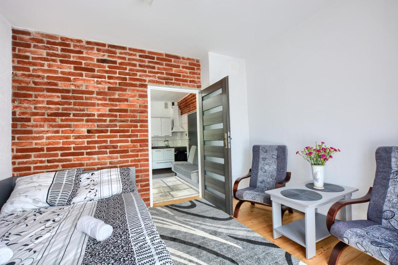 Ceglany Apartament 우스트르치키 돌네 외부 사진