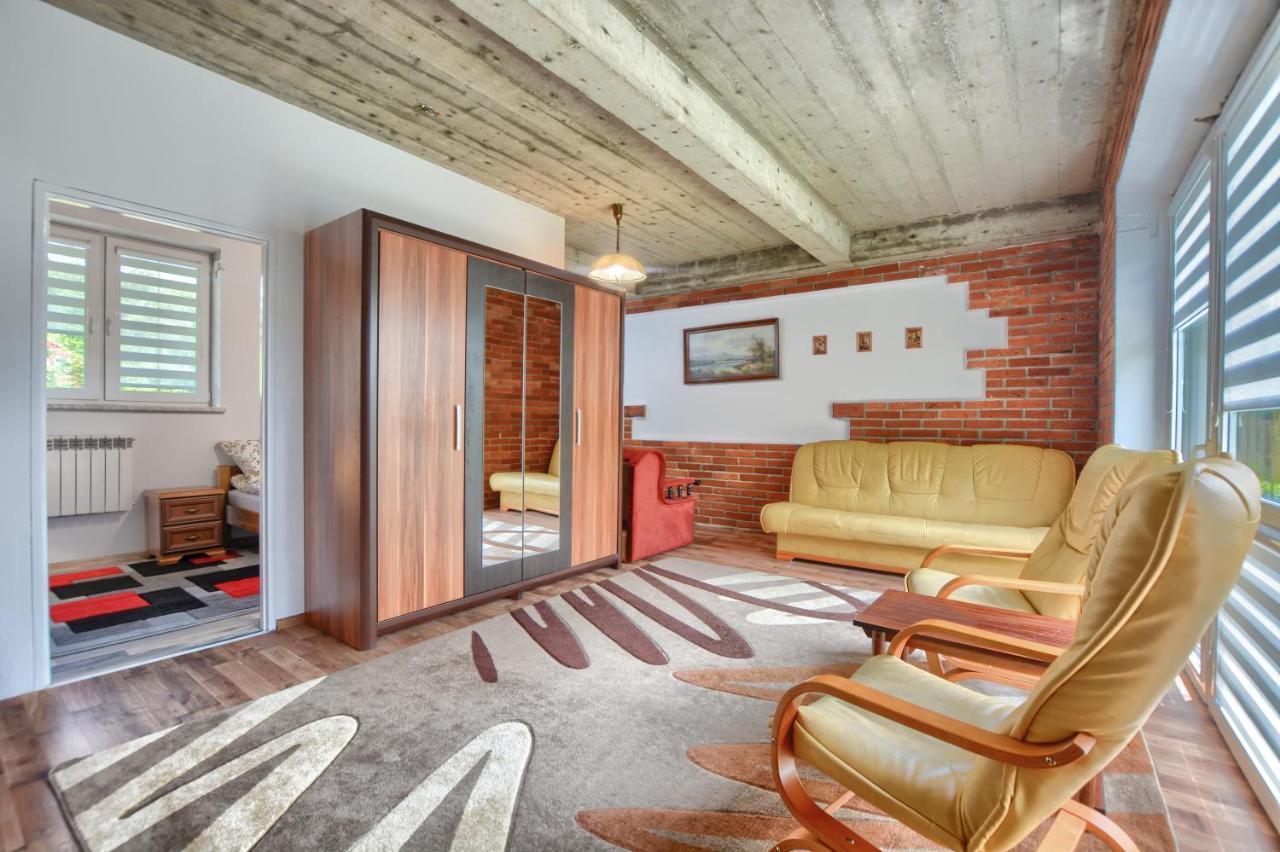 Ceglany Apartament 우스트르치키 돌네 외부 사진