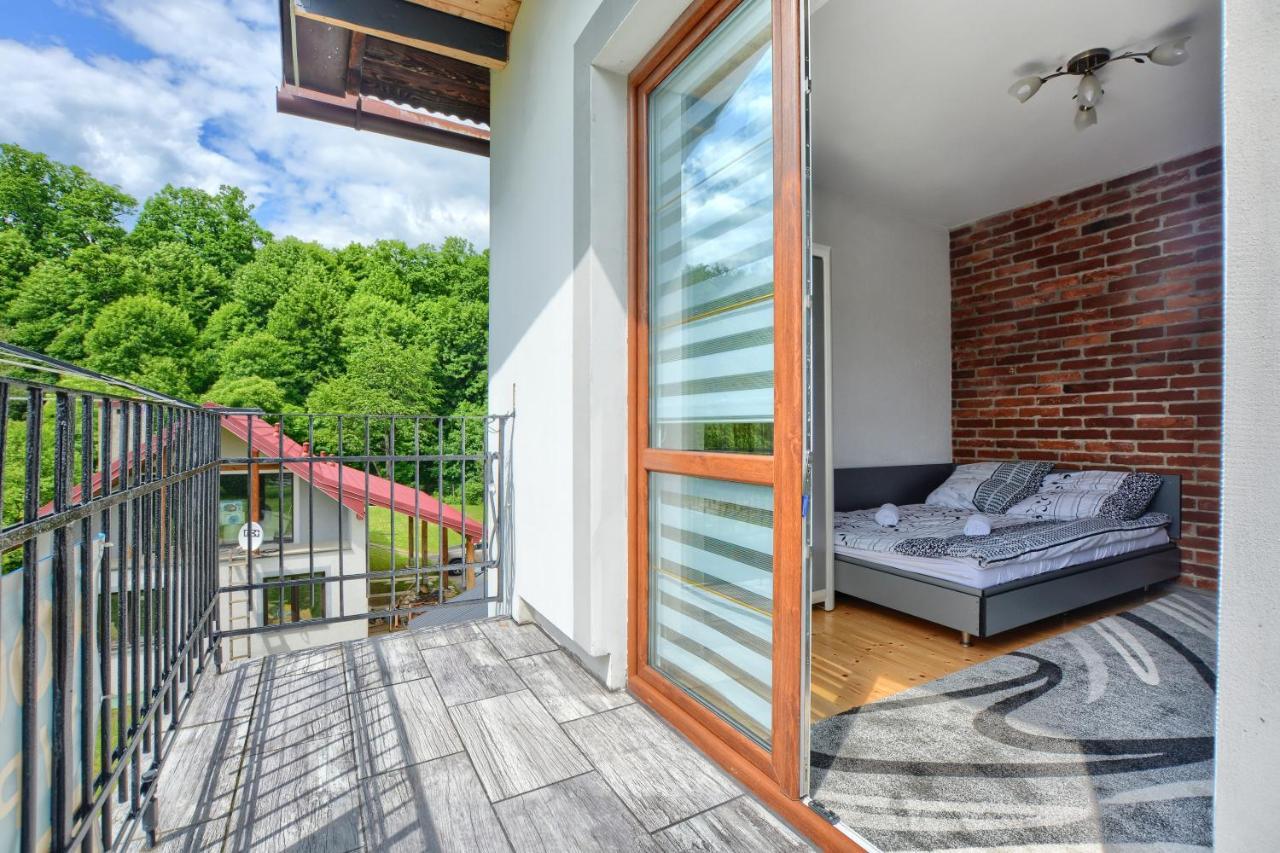 Ceglany Apartament 우스트르치키 돌네 외부 사진