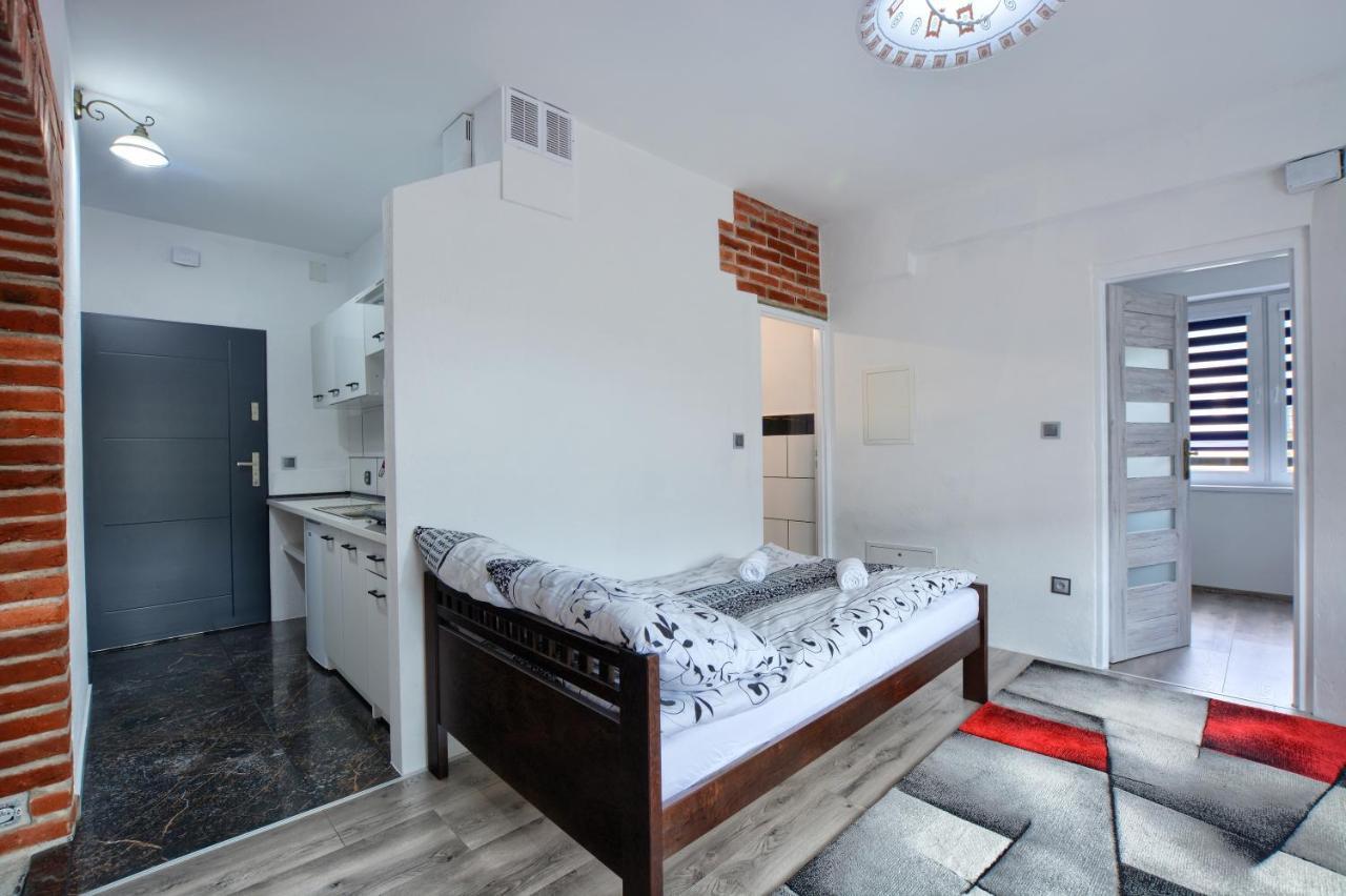Ceglany Apartament 우스트르치키 돌네 외부 사진