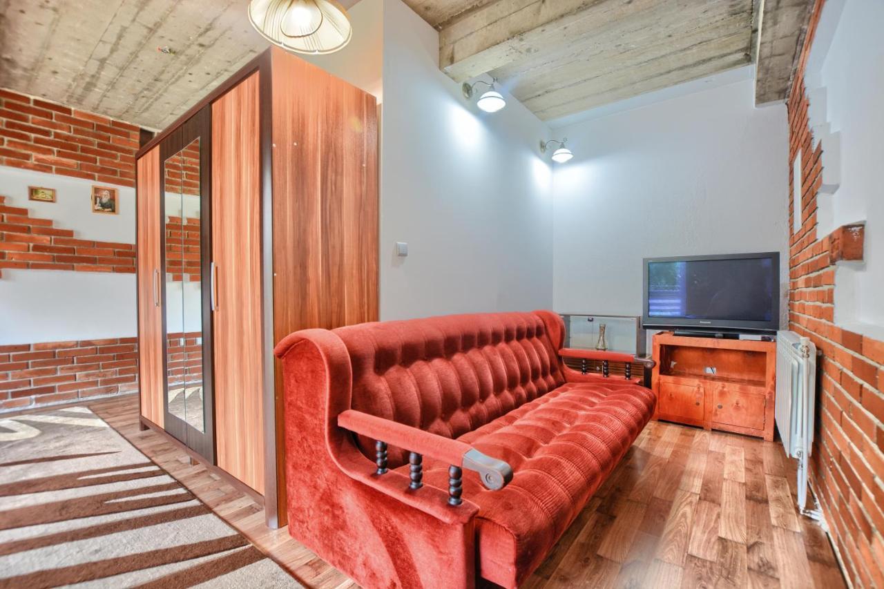Ceglany Apartament 우스트르치키 돌네 외부 사진