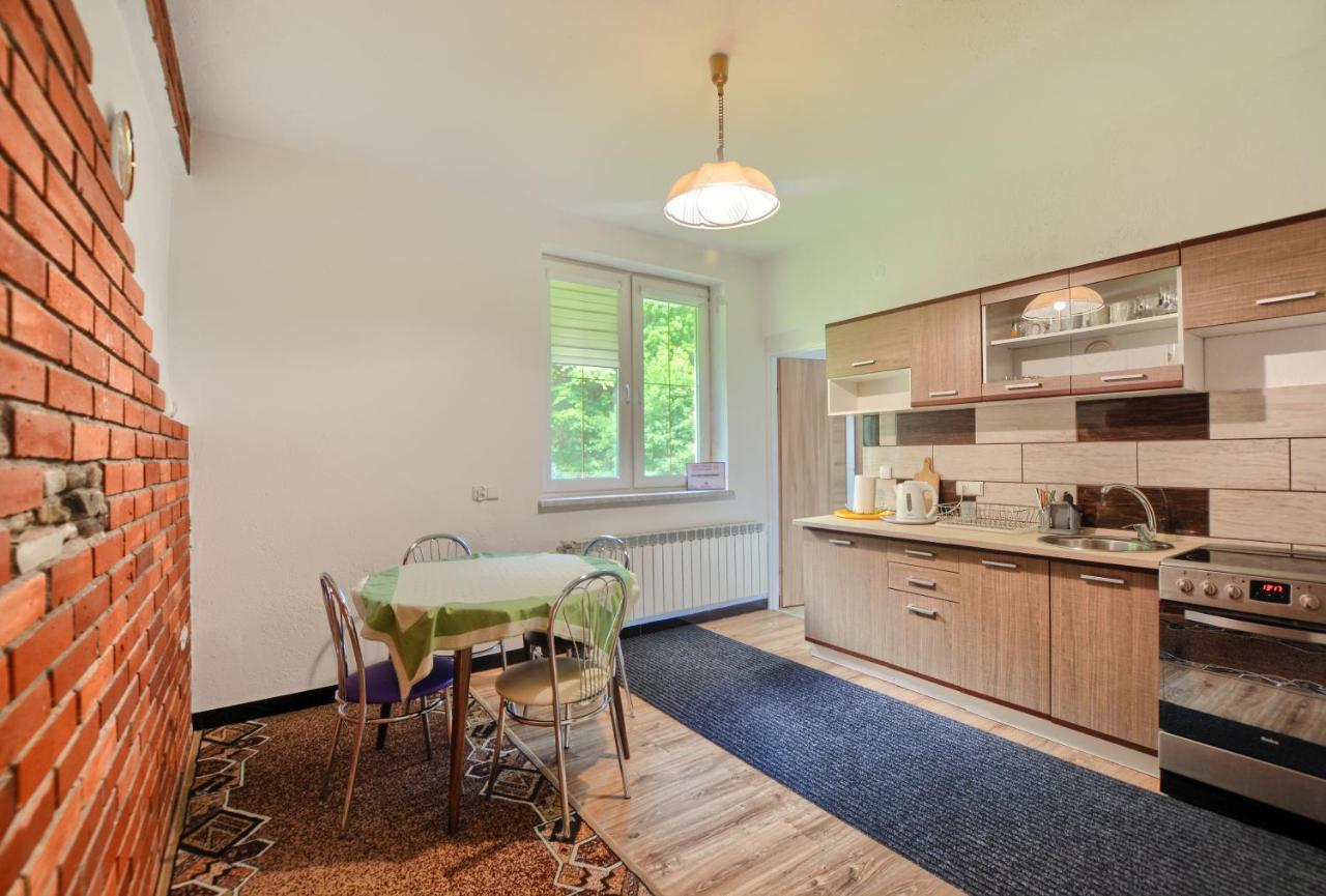 Ceglany Apartament 우스트르치키 돌네 외부 사진