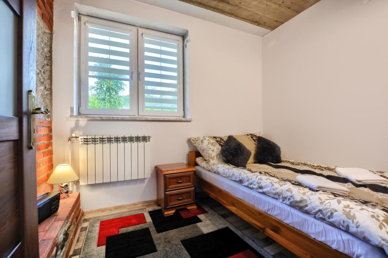 Ceglany Apartament 우스트르치키 돌네 외부 사진