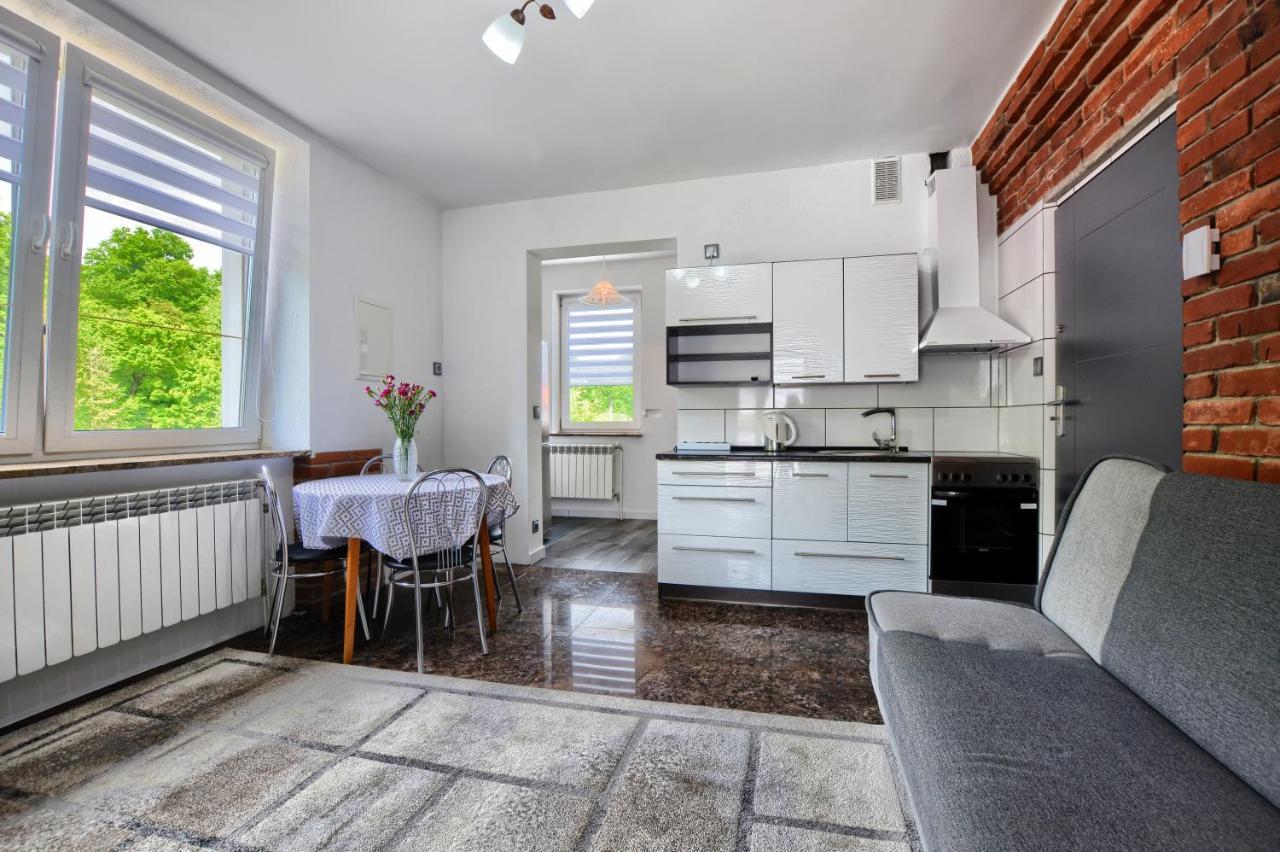 Ceglany Apartament 우스트르치키 돌네 외부 사진