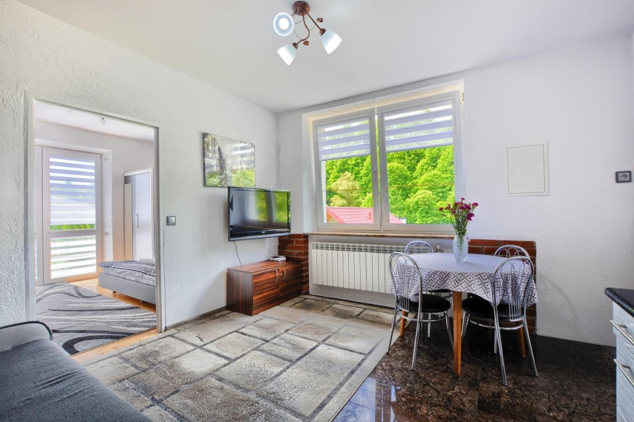Ceglany Apartament 우스트르치키 돌네 외부 사진