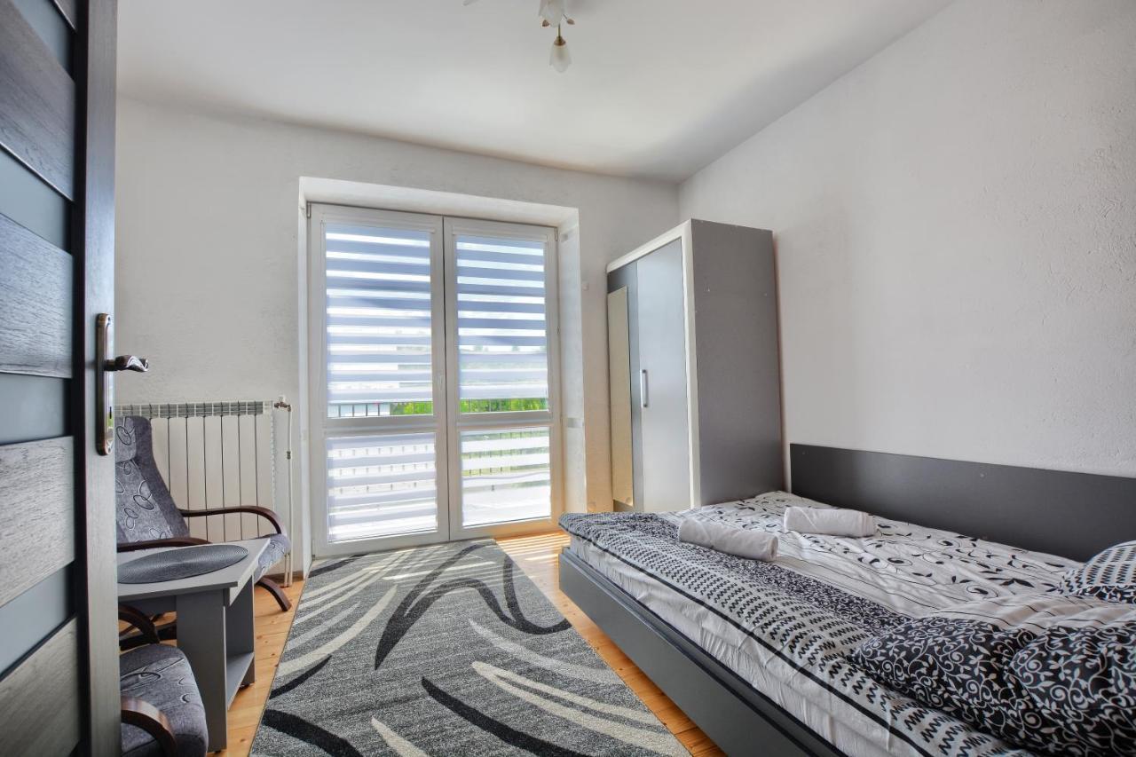 Ceglany Apartament 우스트르치키 돌네 외부 사진