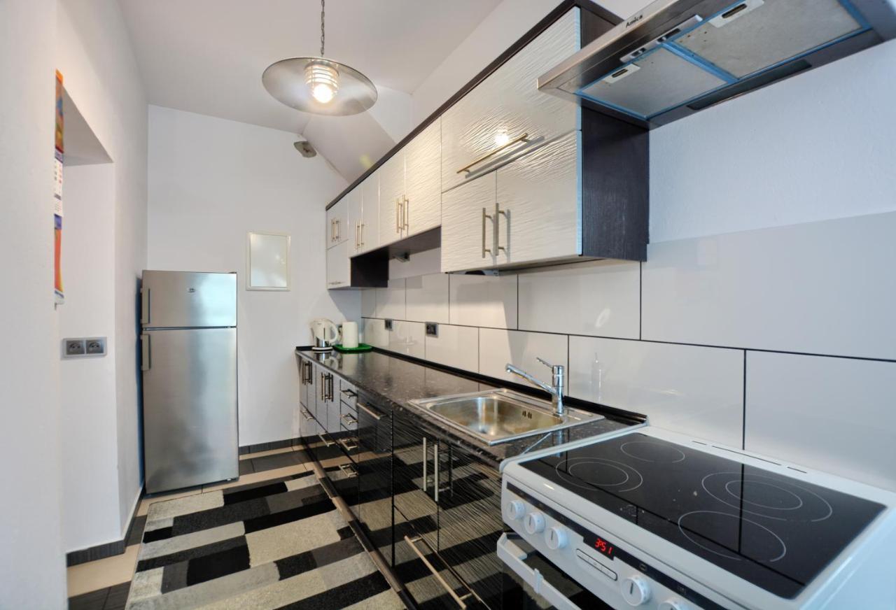 Ceglany Apartament 우스트르치키 돌네 외부 사진