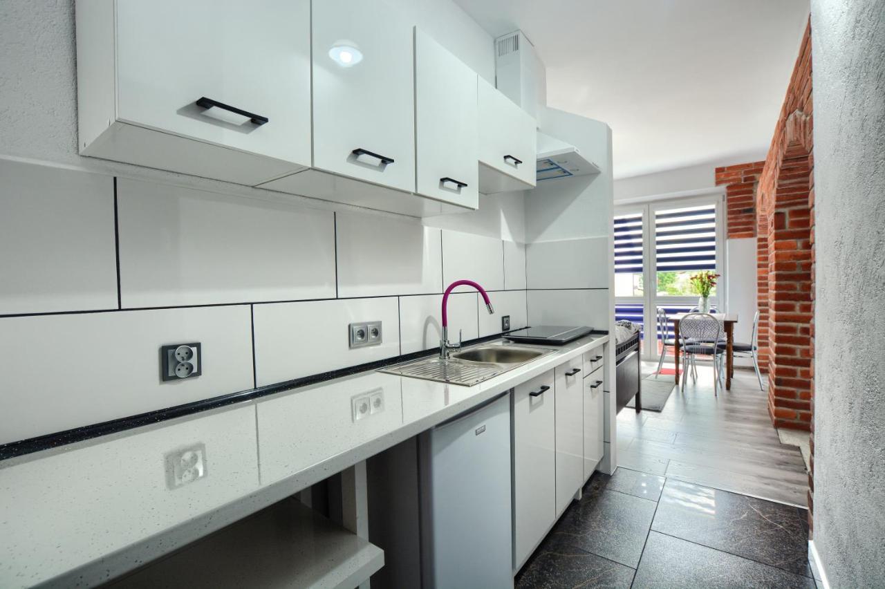 Ceglany Apartament 우스트르치키 돌네 외부 사진